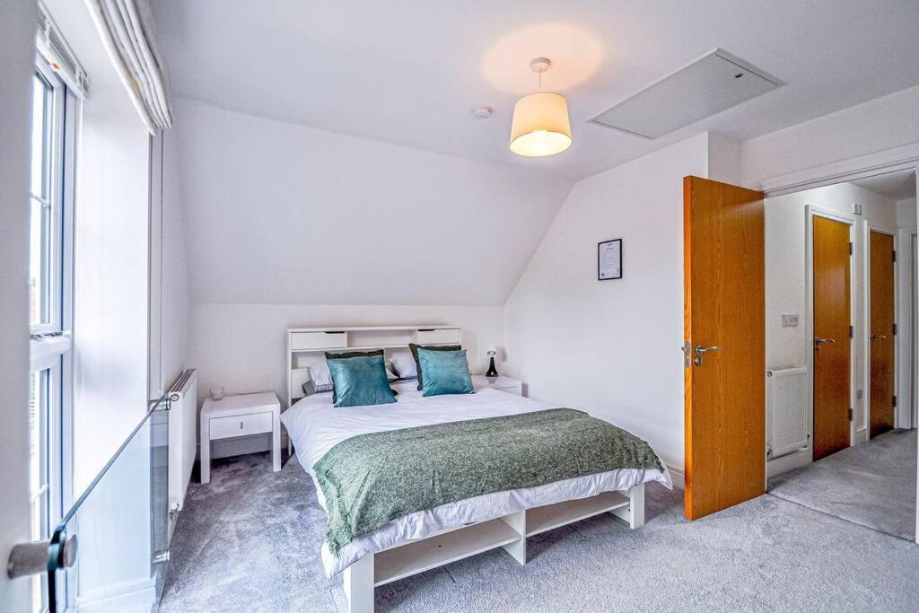 Entire House Sleeps 8 Near The River Thames Maidenhead Exterior foto