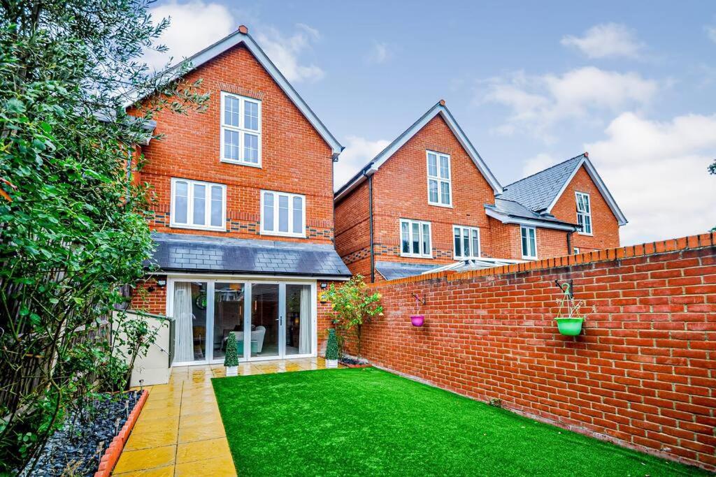 Entire House Sleeps 8 Near The River Thames Maidenhead Exterior foto