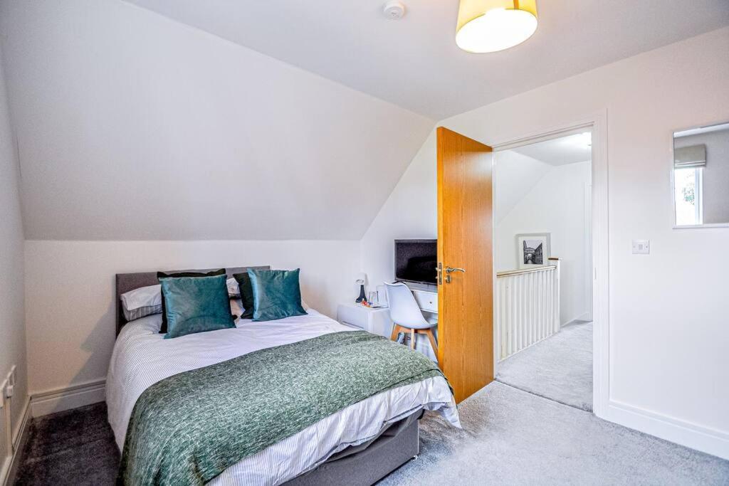 Entire House Sleeps 8 Near The River Thames Maidenhead Exterior foto