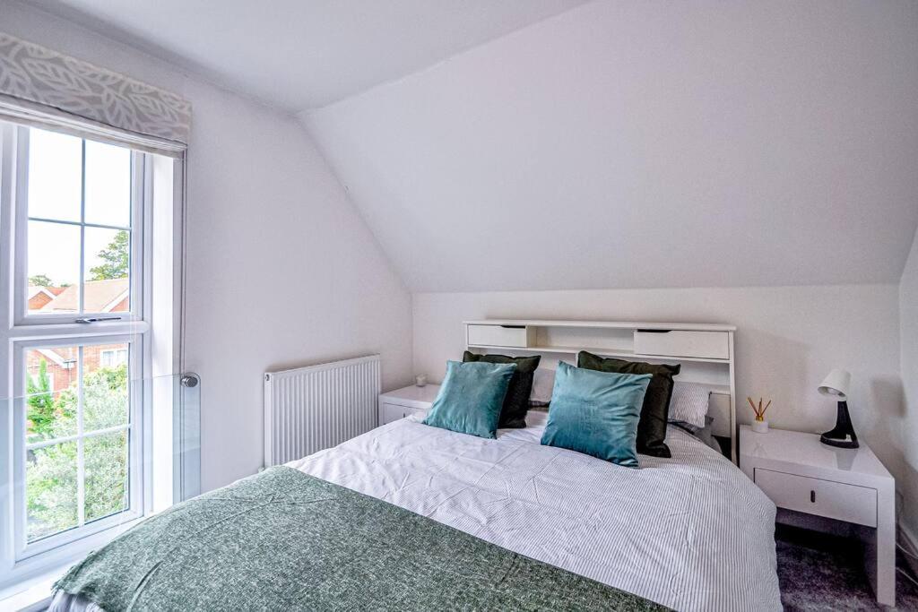 Entire House Sleeps 8 Near The River Thames Maidenhead Exterior foto