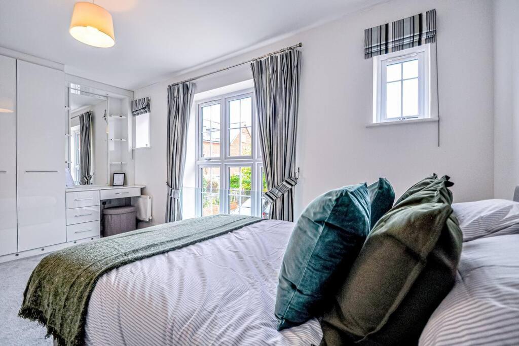 Entire House Sleeps 8 Near The River Thames Maidenhead Exterior foto