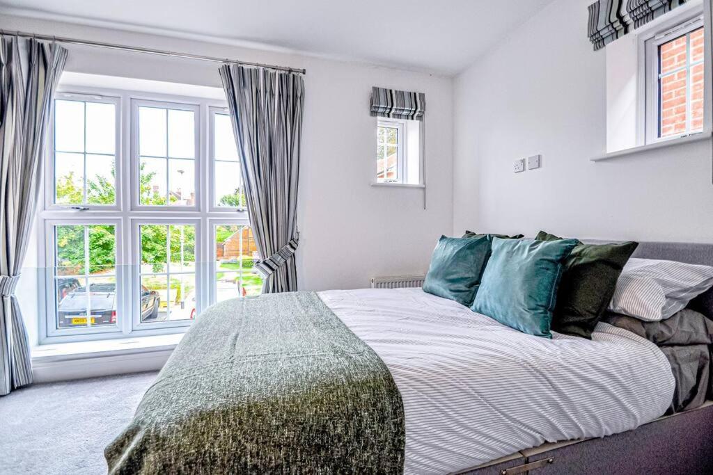 Entire House Sleeps 8 Near The River Thames Maidenhead Exterior foto