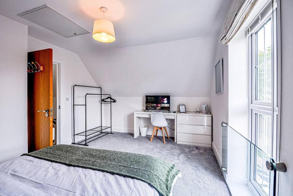 Entire House Sleeps 8 Near The River Thames Maidenhead Exterior foto