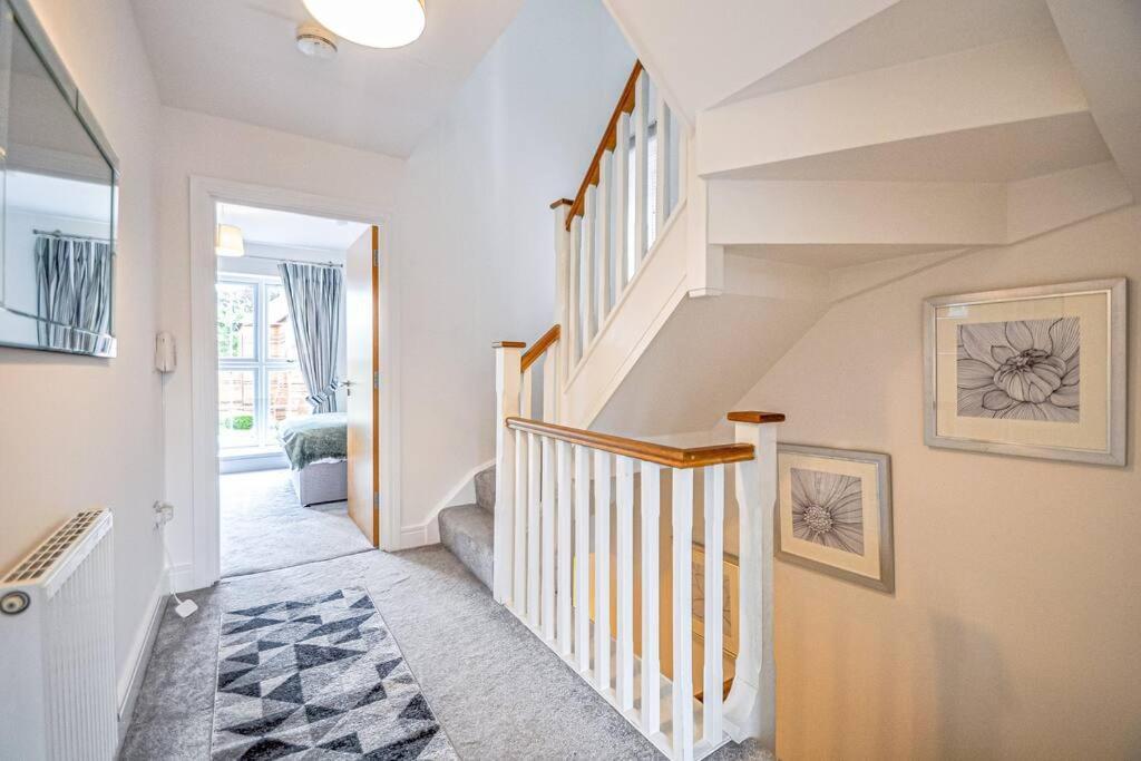 Entire House Sleeps 8 Near The River Thames Maidenhead Exterior foto