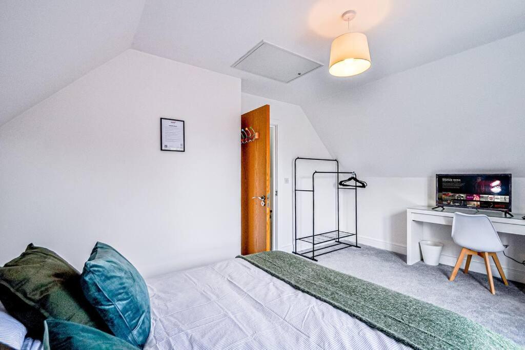 Entire House Sleeps 8 Near The River Thames Maidenhead Exterior foto